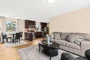 New! Modern Upper Flat near Downtown Roseville